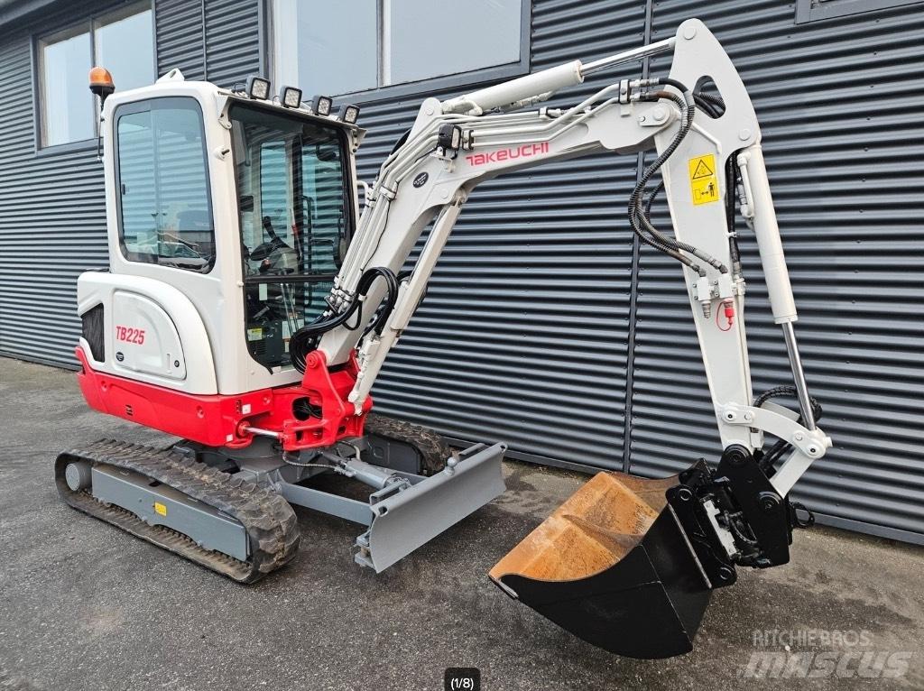 Takeuchi TB 225 Mini rýpadla < 7t