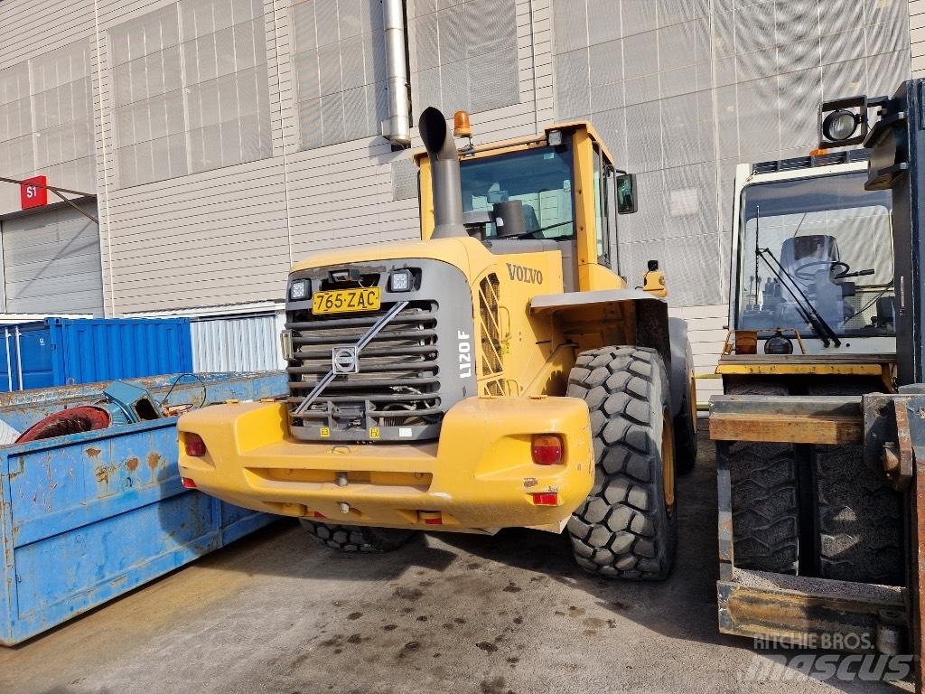 Volvo L 120 F Kolové nakladače