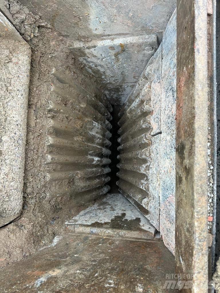 Sandvik QJ 241 Mobilní drtiče
