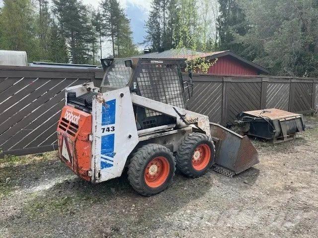 Bobcat 743 Smykem řízené nakladače