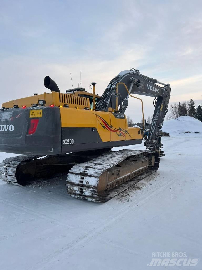 Volvo EC 250 D L Pásová rýpadla