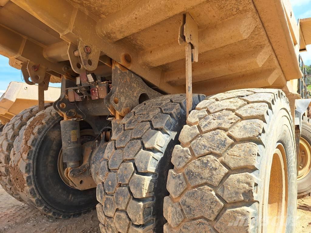 Komatsu HD605-7EO Pevné dempry