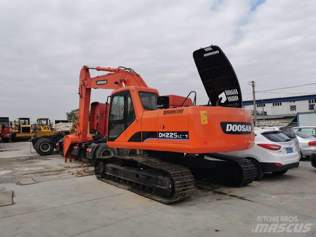 Doosan DH225 Pásová rýpadla
