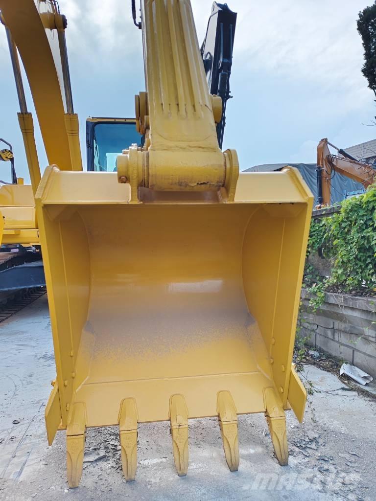 Komatsu PC 220-7 Pásová rýpadla