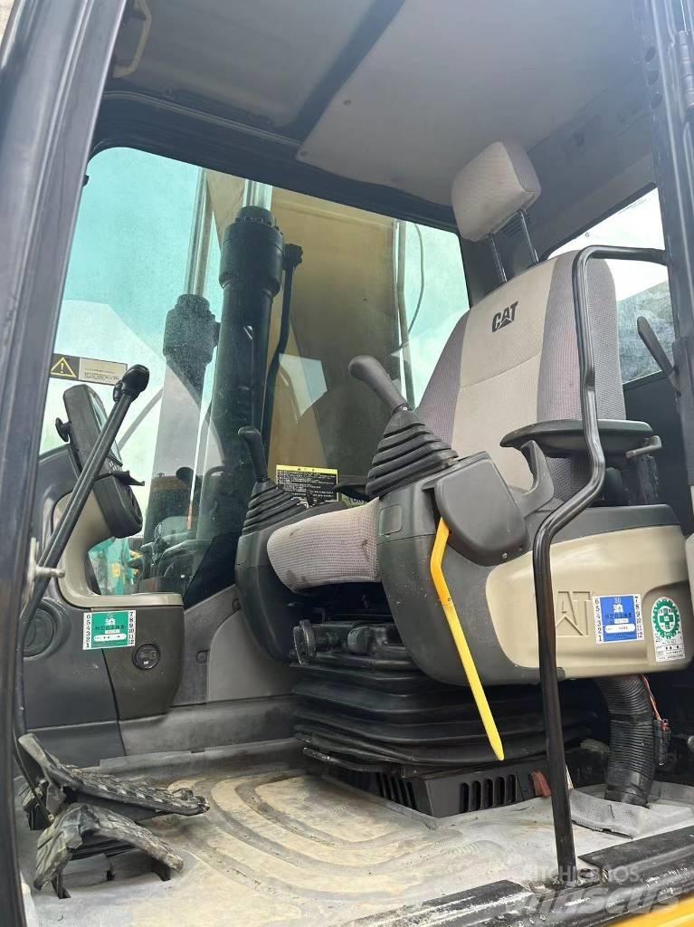 CAT CAT323D Pásová rýpadla