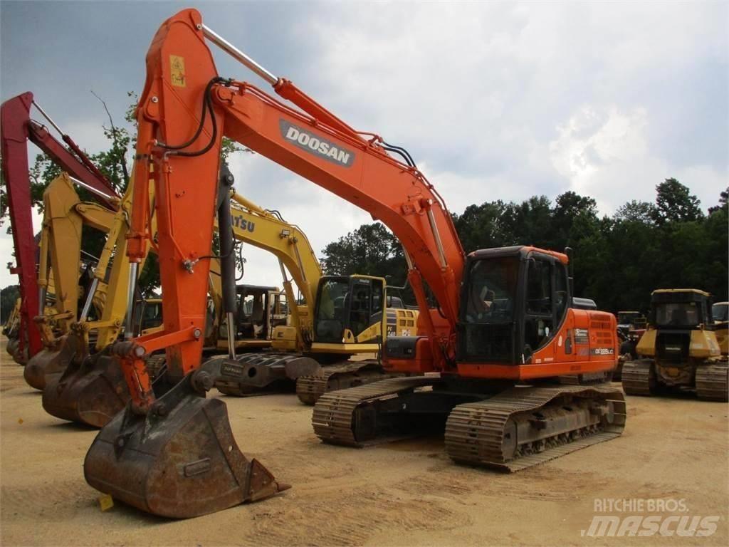 Doosan DX 225 Pásová rýpadla