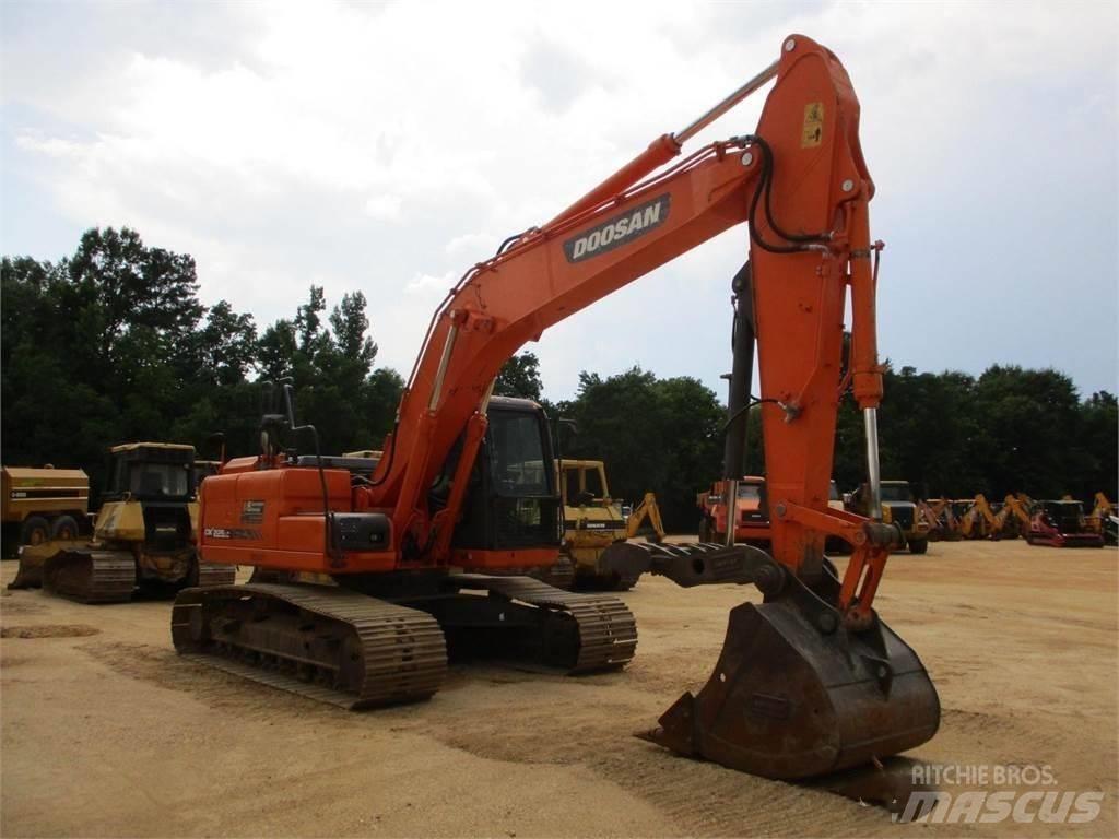 Doosan DX 225 Pásová rýpadla
