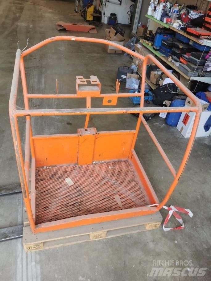 JLG Toucan 10 E Výložníky a lžíce