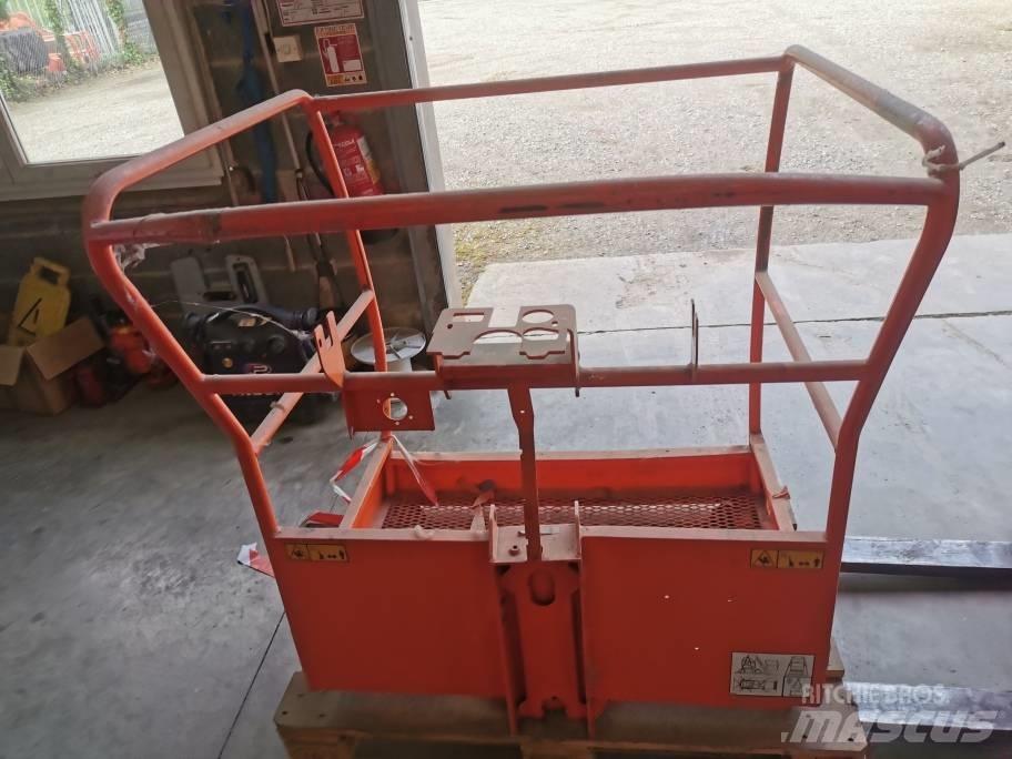 JLG Toucan 10 E Výložníky a lžíce