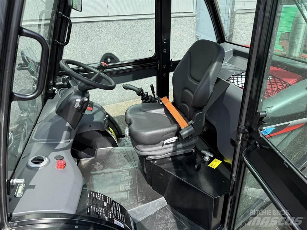 Manitou MC25-4 Terénní vysokozdvižné vozíky