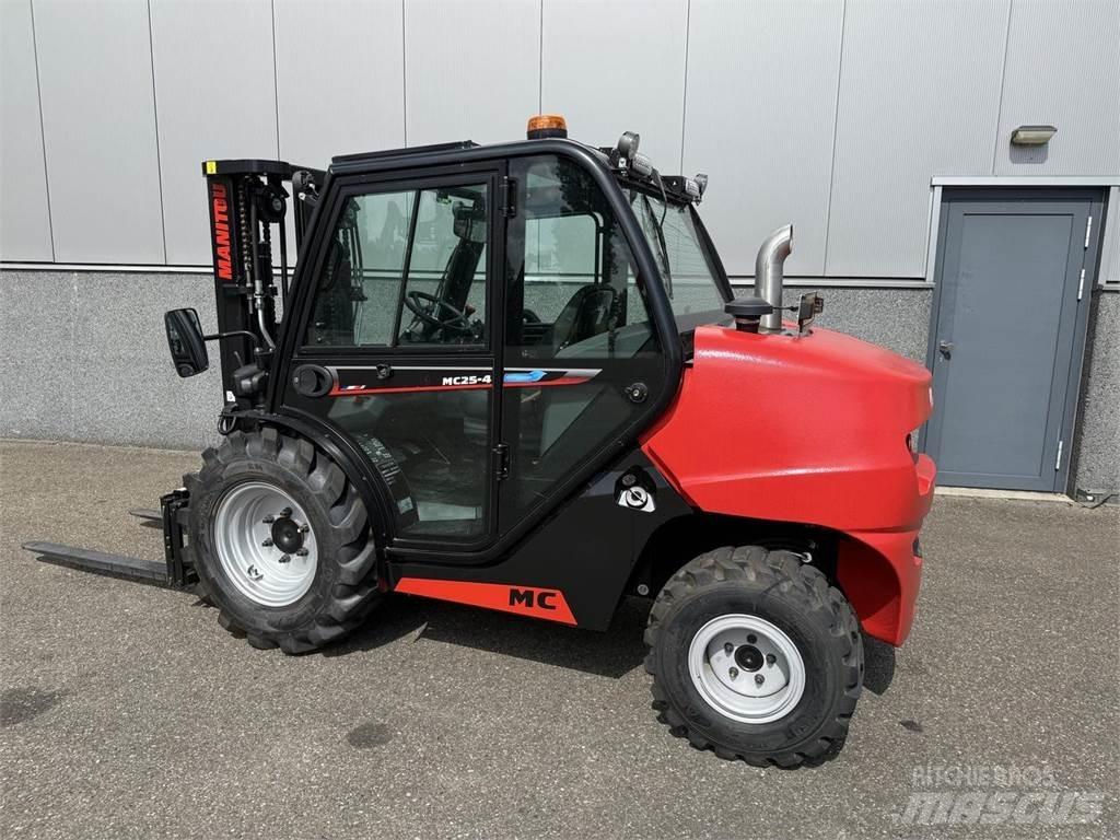 Manitou MC25-4 Terénní vysokozdvižné vozíky