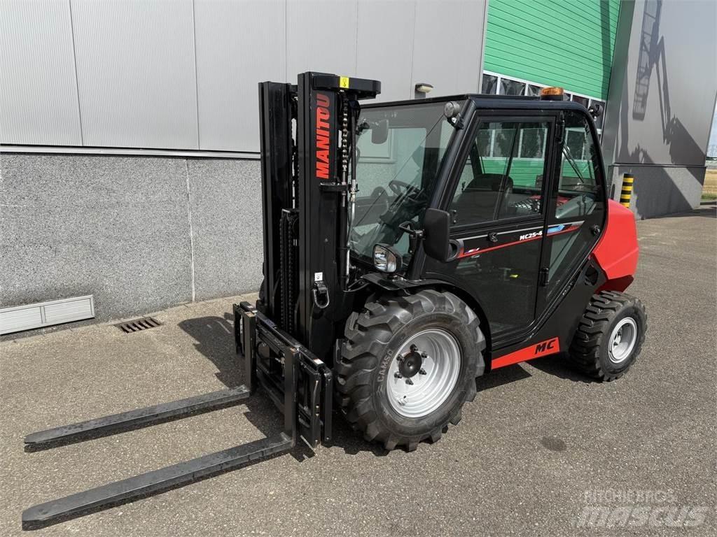 Manitou MC25-4 Terénní vysokozdvižné vozíky
