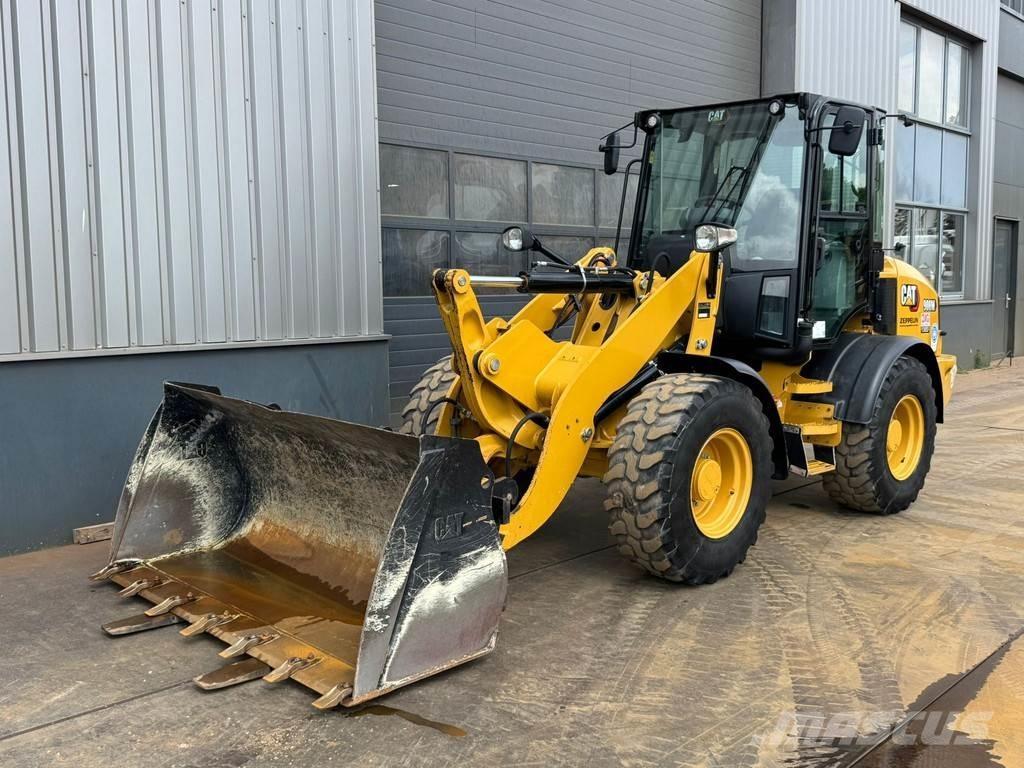 CAT 908M Kolové nakladače