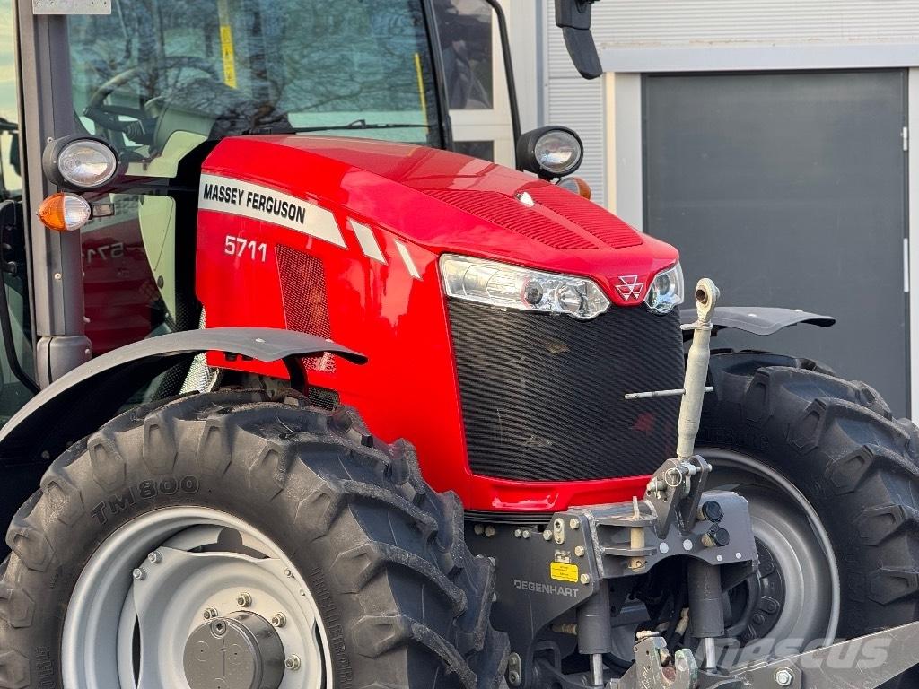 Massey Ferguson 5711 Traktory