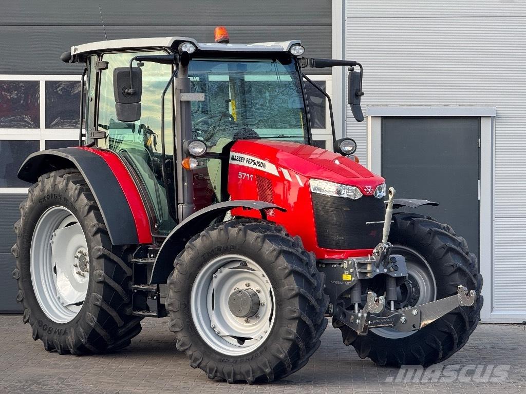 Massey Ferguson 5711 Traktory