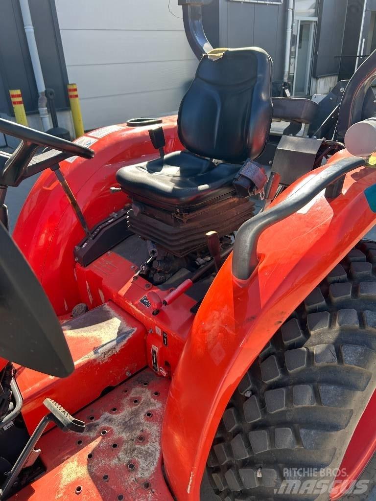 Kubota L1-382 HST Kompaktní traktory