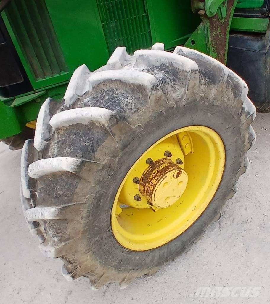 John Deere 6110 Traktory