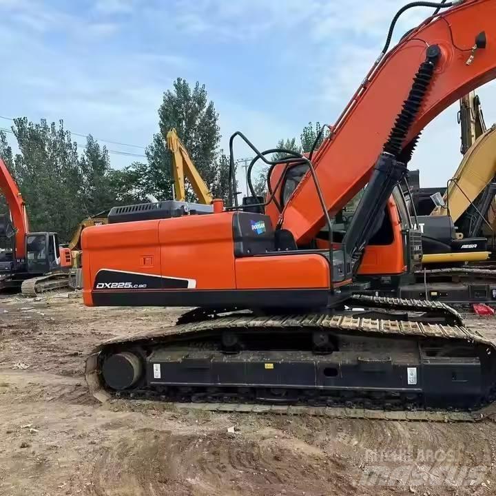 Doosan DX225LC-9C Pásová rýpadla