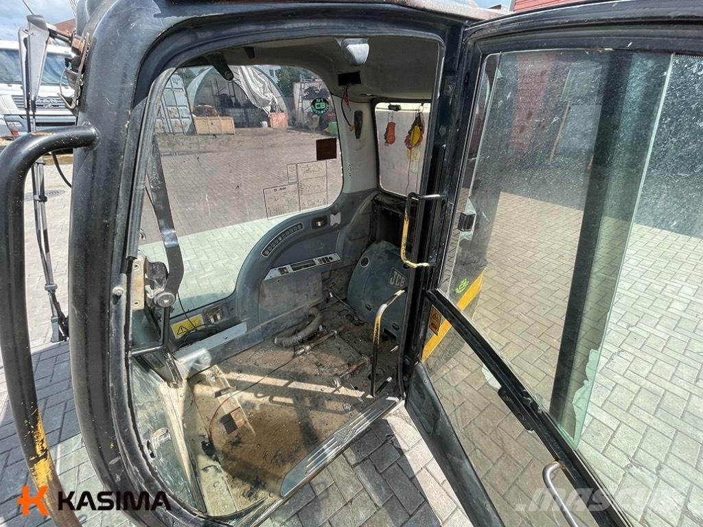 JCB JS130 Cabin Kabiny a interiér