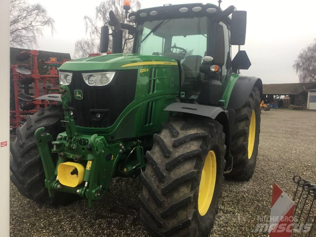 John Deere 6250R Traktory
