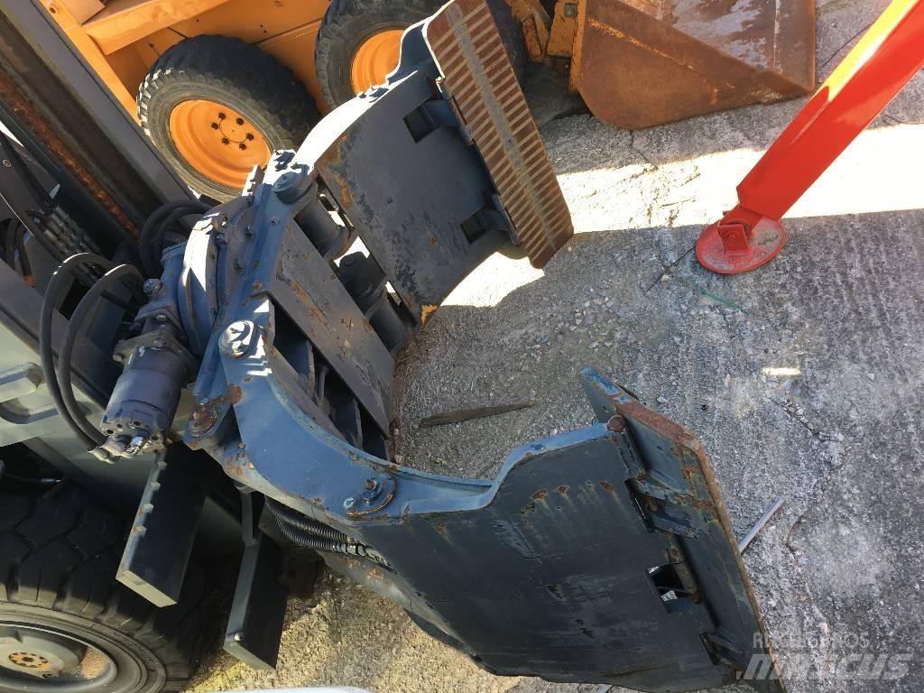 Komatsu RSA302 Čelisti na papírové role