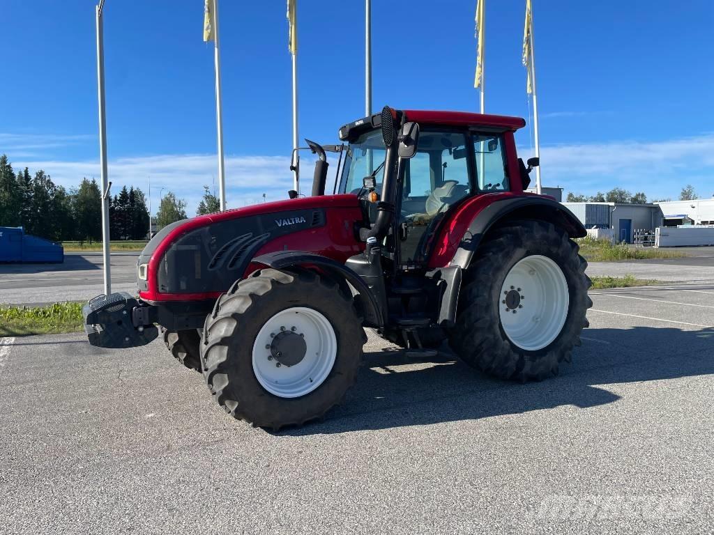 Valtra T 153 Versu Traktory