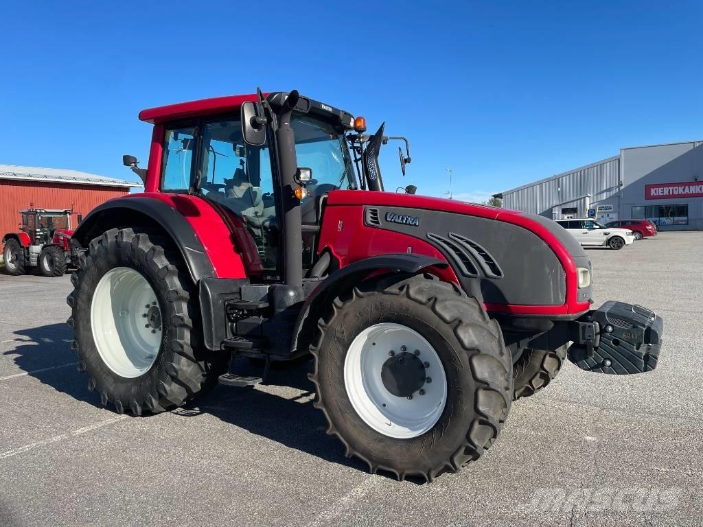 Valtra T 153 Versu Traktory