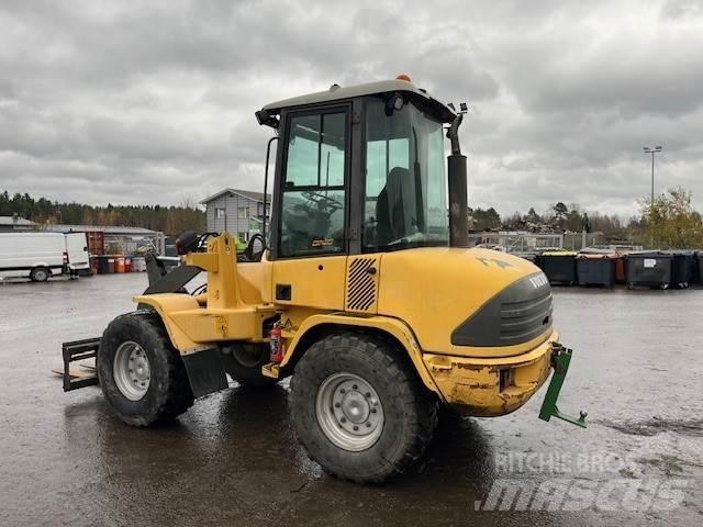 Volvo L30B-Z/S Kolové nakladače