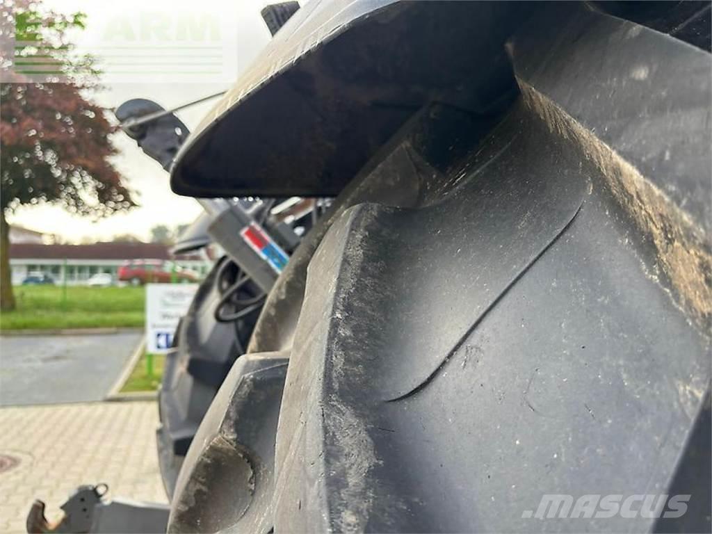 Valtra q265 Traktory