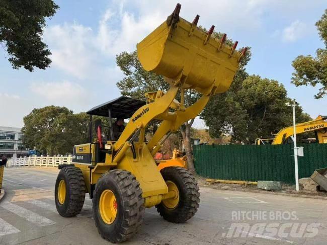 Komatsu WA 100 Kolové nakladače