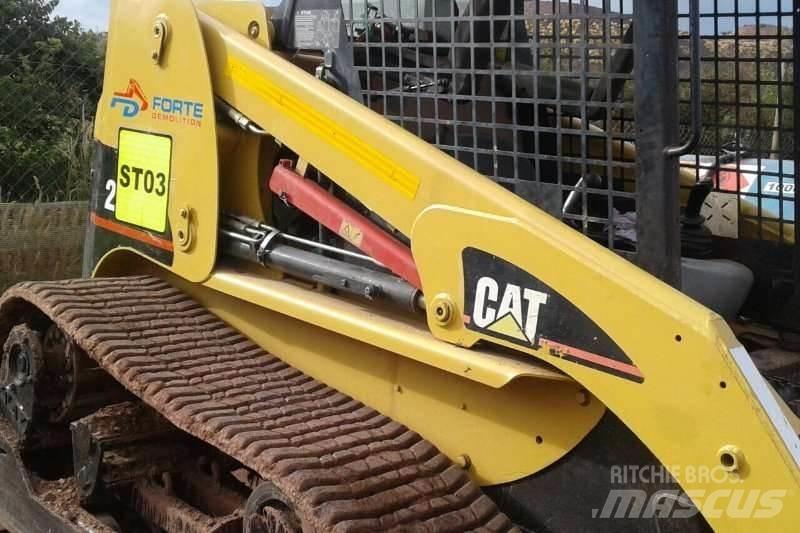 CAT Bobcat Další