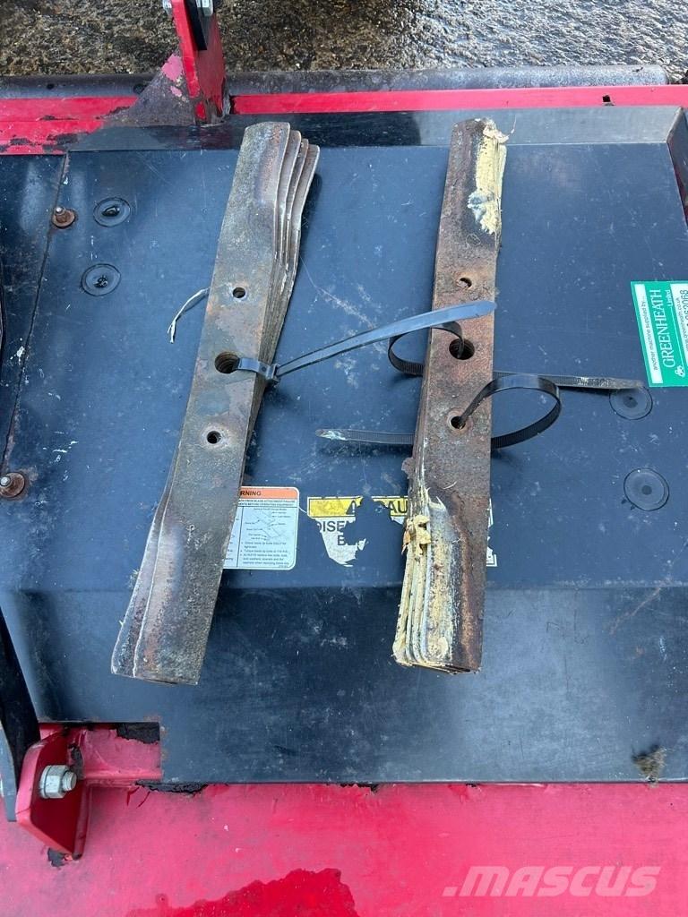 Progressive SDR-90 Sekačky namontované a tažené