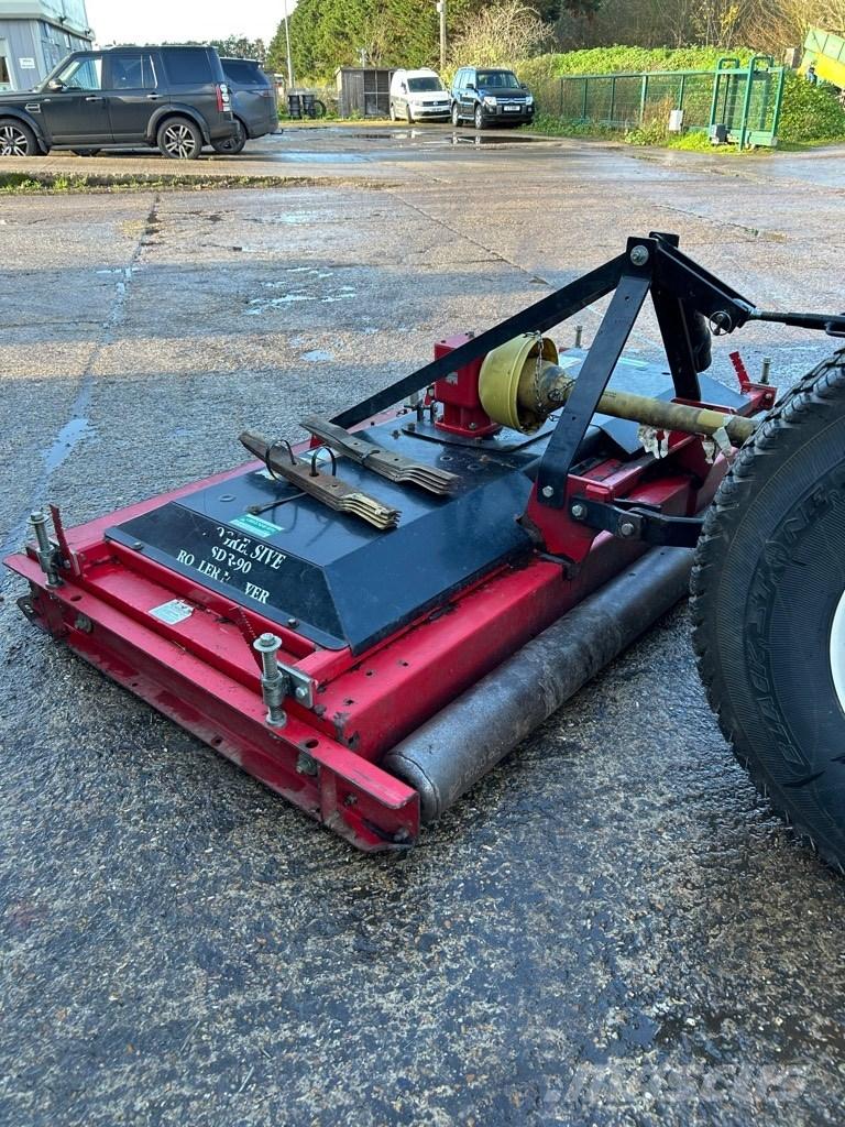 Progressive SDR-90 Sekačky namontované a tažené