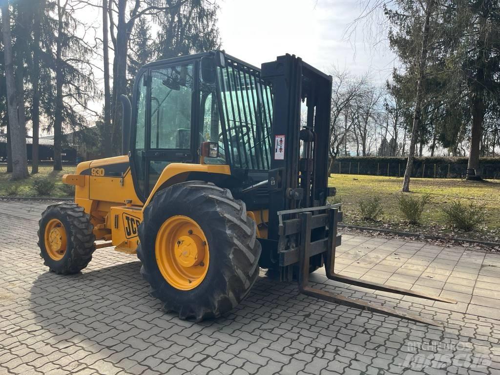 JCB 930 Terénní vysokozdvižné vozíky