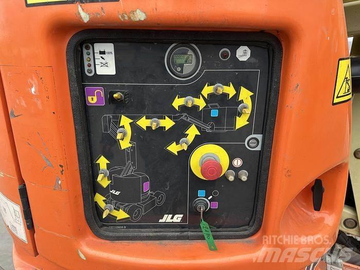JLG E300AJP Další zvedače a plošiny