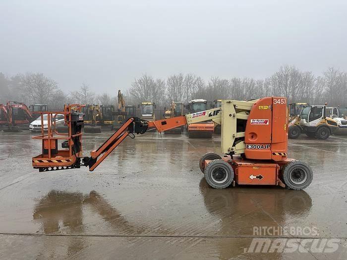 JLG E300AJP Další zvedače a plošiny