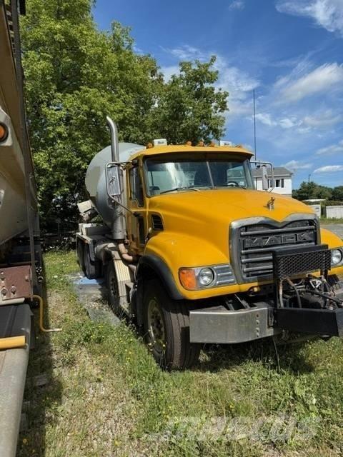 Mack CV 713 Nákladní auta s čerpadly betonu