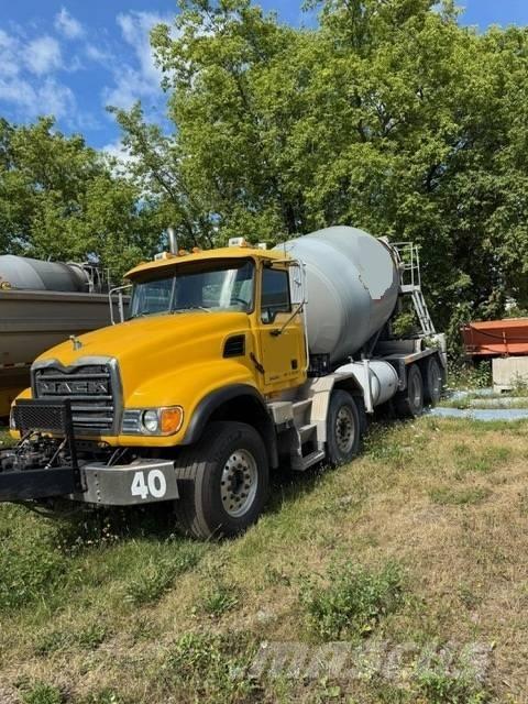 Mack CV 713 Nákladní auta s čerpadly betonu