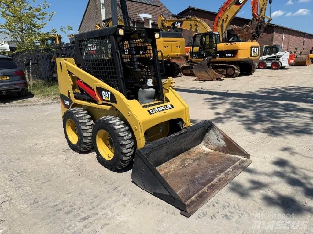 CAT 216B (226,S130) Smykem řízené nakladače