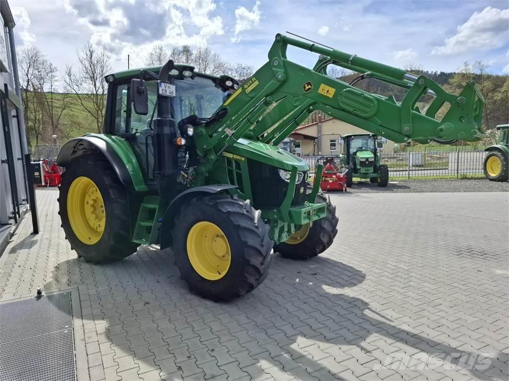 John Deere 6120M Traktory