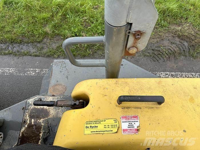 Neuson 6001 Vyklápěcí dempry