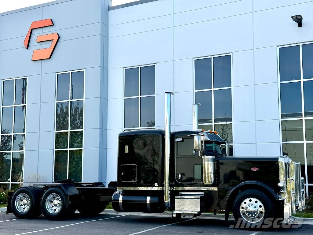 Peterbilt 389 PRIDE Tahače