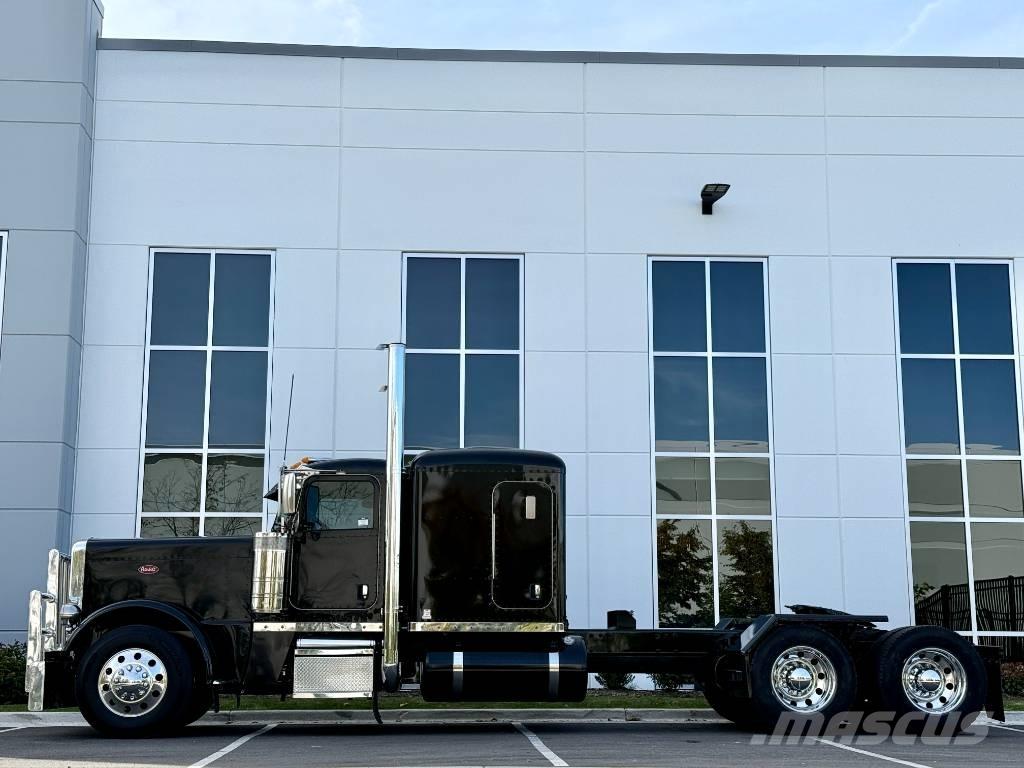 Peterbilt 389 PRIDE Tahače