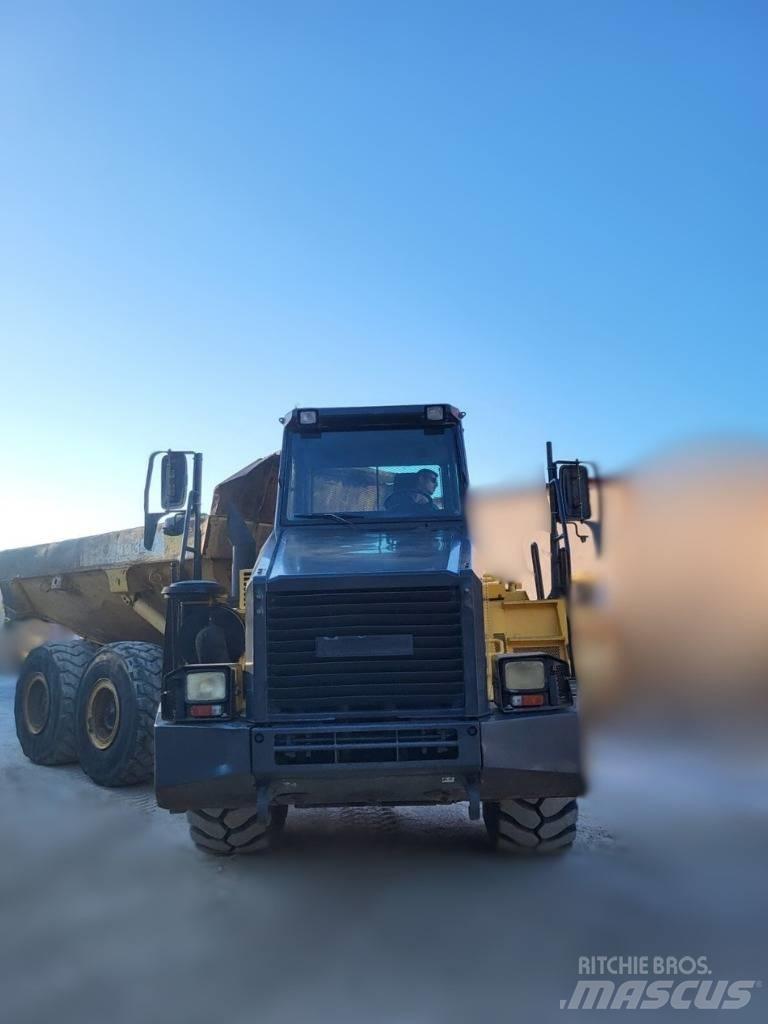 Komatsu HM 300 Kloubové dempry