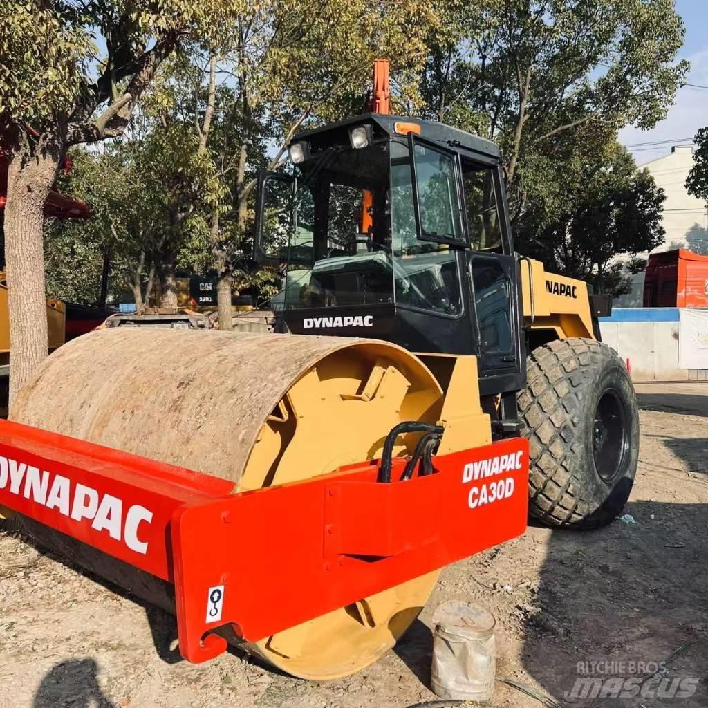 Dynapac CA 30 D Tahačové válce