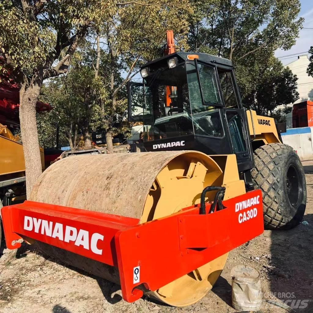 Dynapac CA 30 D Tahačové válce