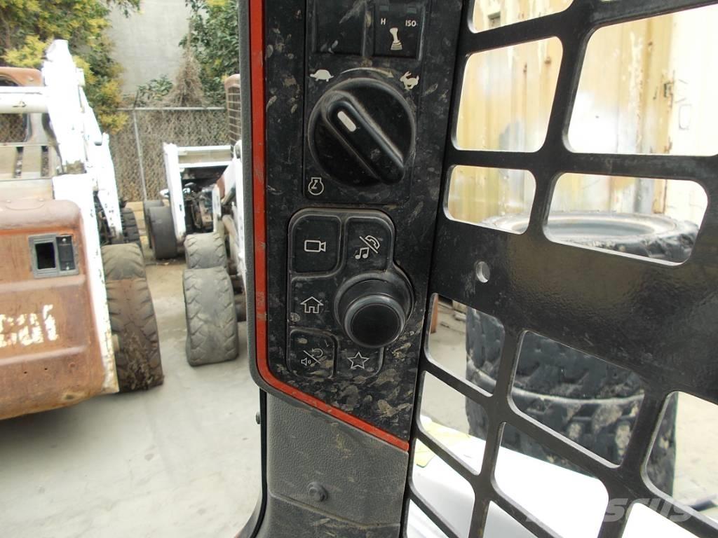 Bobcat T66 Smykem řízené nakladače
