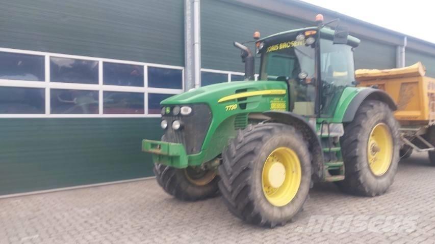 John Deere 7730 AS Traktory