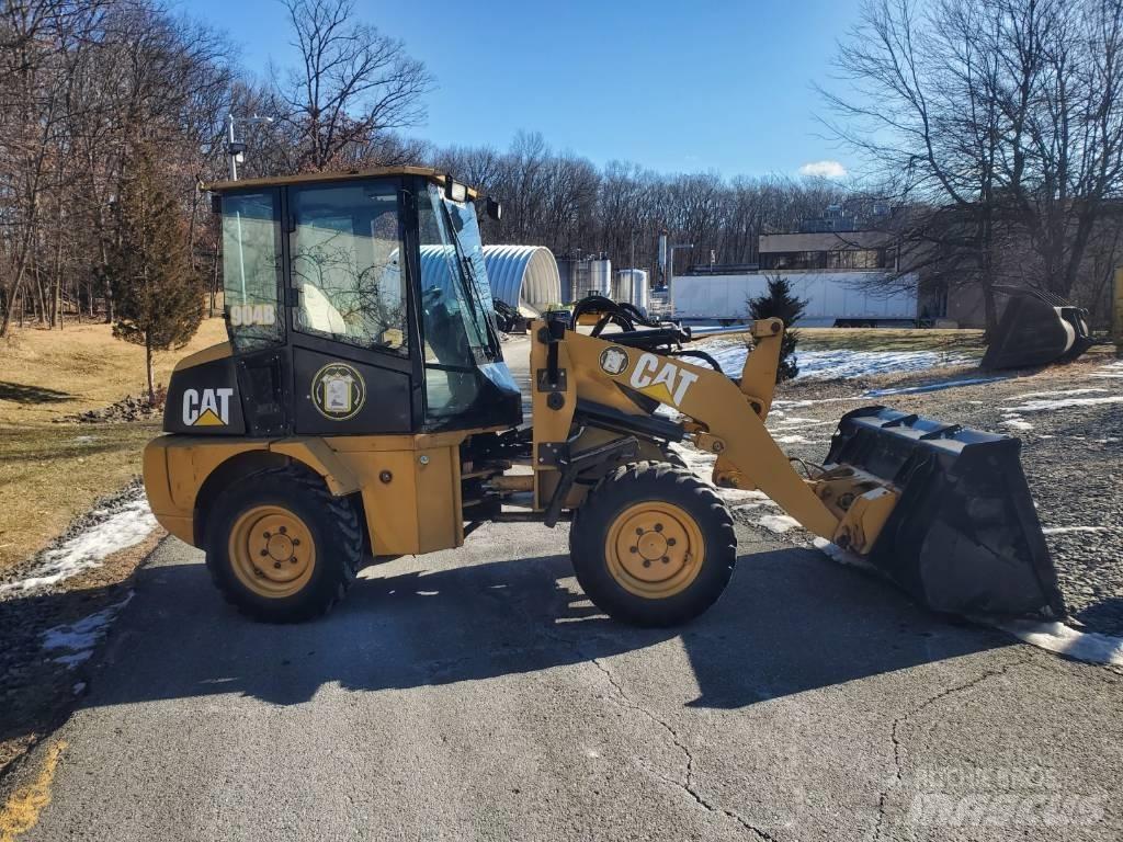 CAT 904 B Kolové nakladače
