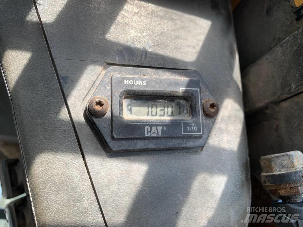 CAT 246 Smykem řízené nakladače